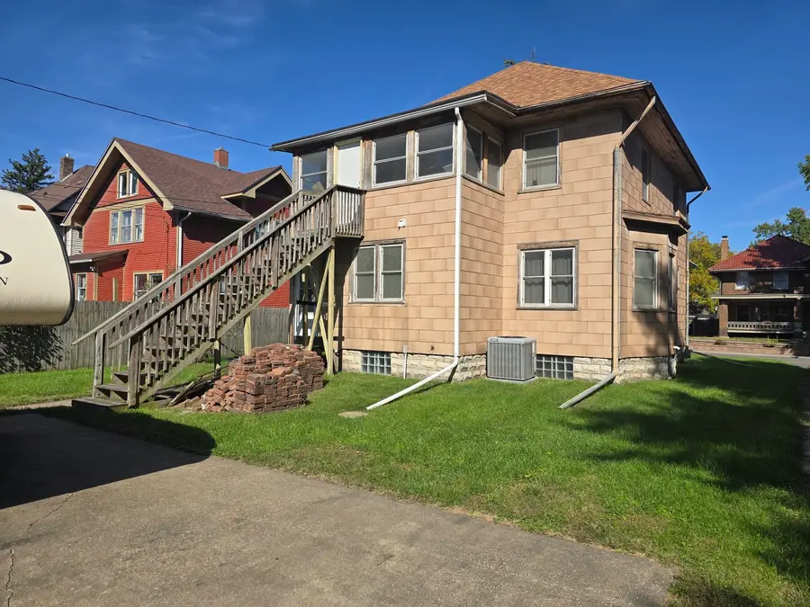 1117 W Locust Street, Davenport, IA 52804 - #2