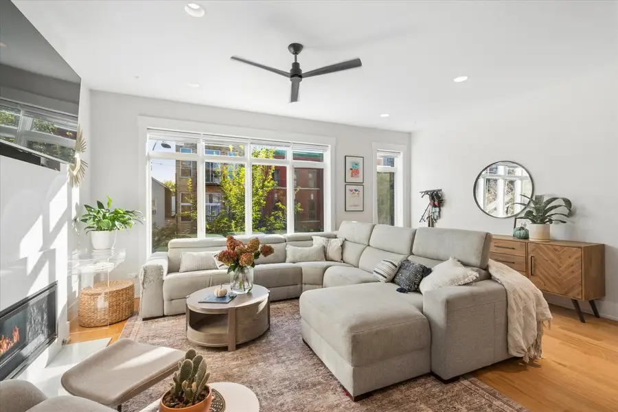 2114 W Belmont Avenue #2, Chicago, IL 60618 - #3