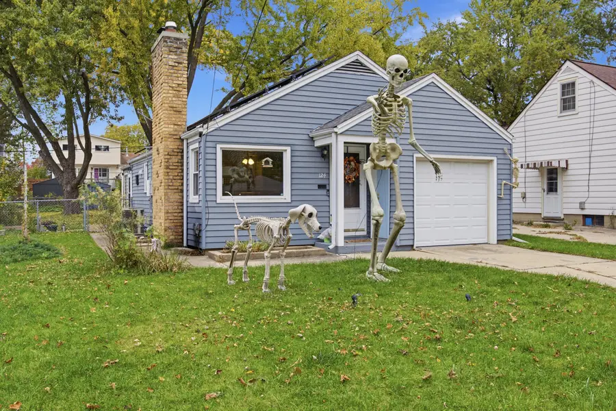 124 S Commonwealth Avenue, Elgin, IL 60123 - #2
