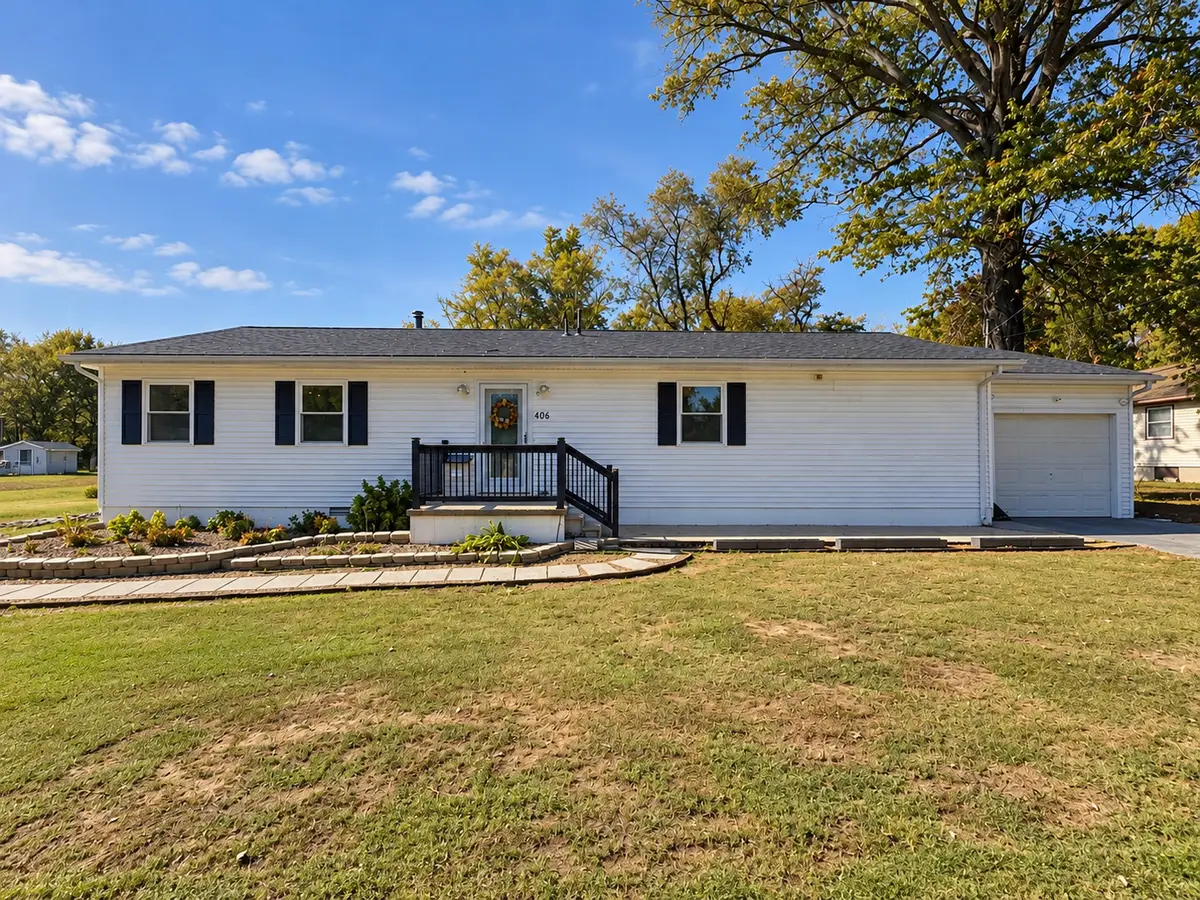 406 S Stotlar Street, Benton, IL 62812 - #1