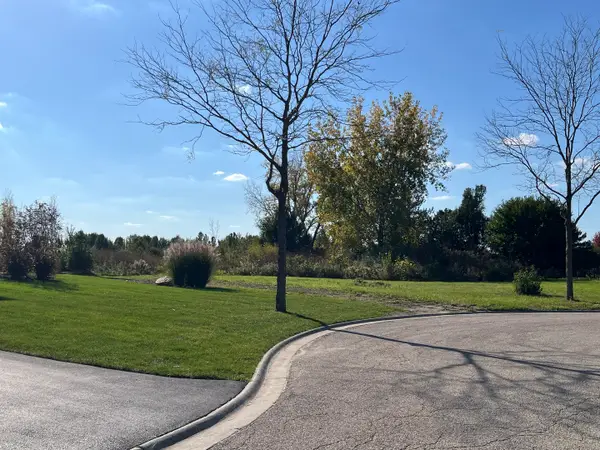 11 Wintergreen Court, Algonquin, IL 60102