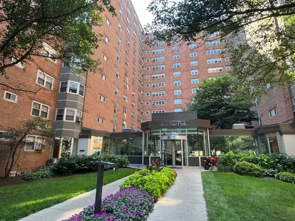4950 N Marine Drive #203, Chicago, IL 60640