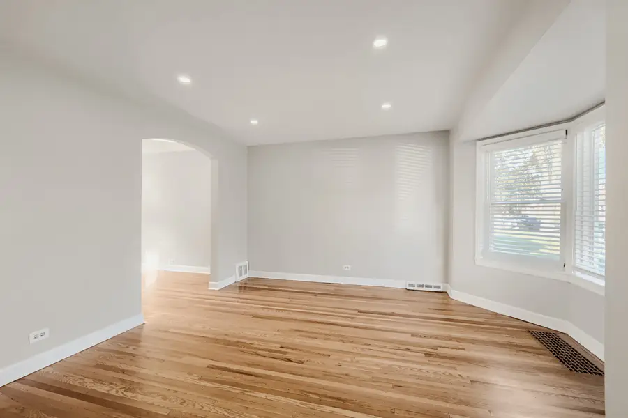 3904 Gladys Avenue, Bellwood, IL 60104 - #3