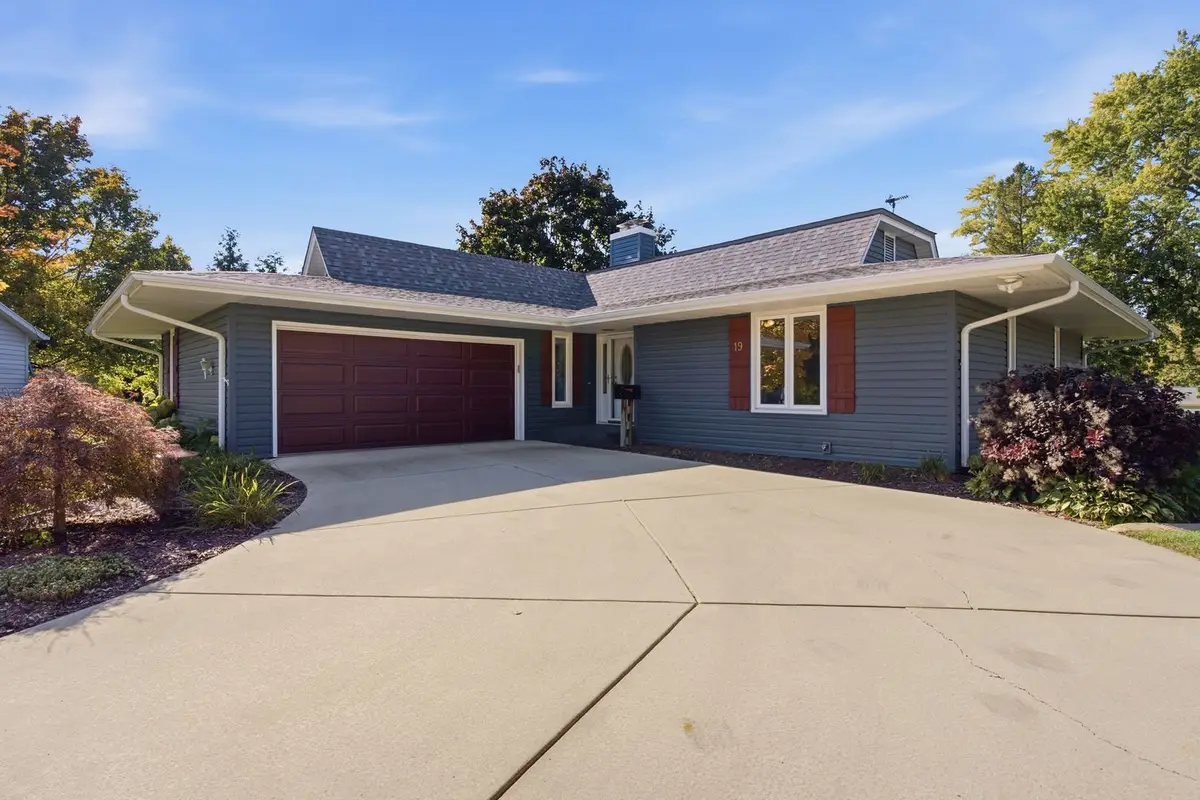 19 Cebold Drive, Montgomery, IL 60538 - #1