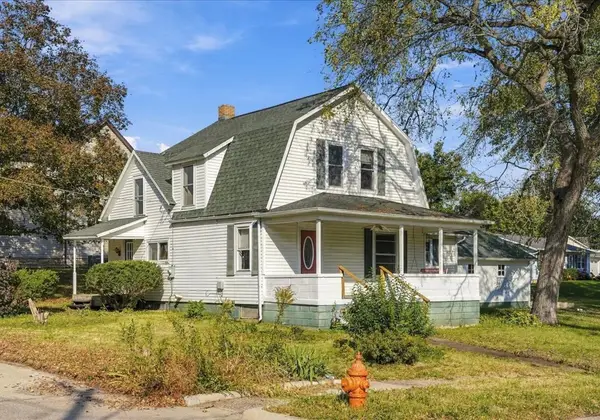 249 W Graham, Dixon, IL 61021