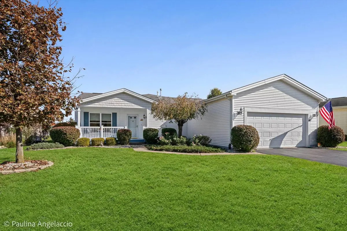 19 Rocking Horse Lane, Grayslake, IL 60030 - #1
