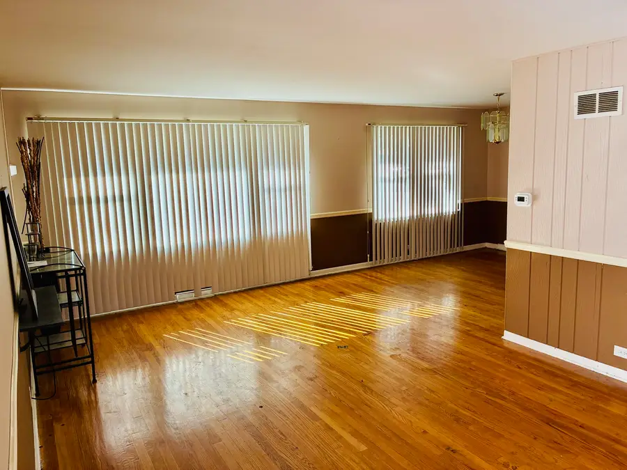 738 E 158th Street, South Holland, IL 60473 - #2