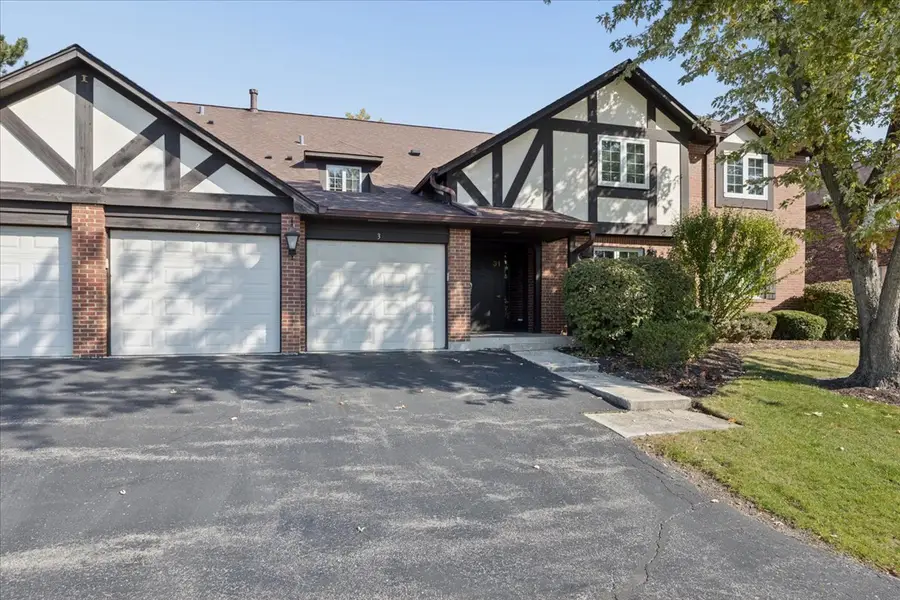 31 Algonquin Drive #2, Indian Head Park, IL 60525 - #2