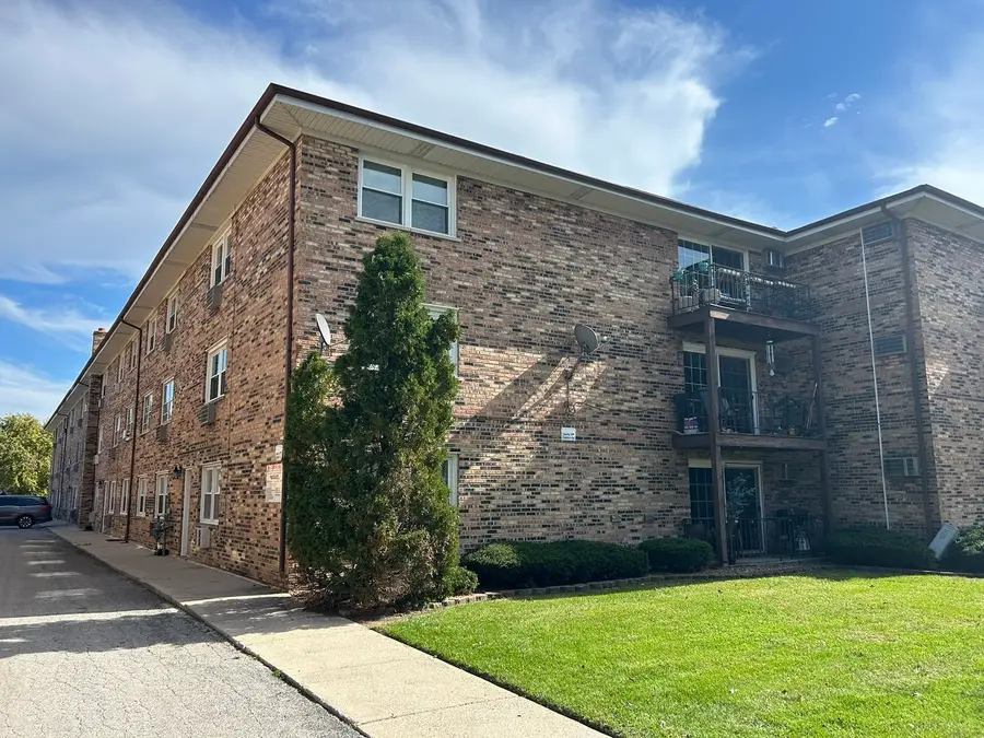 9817 Nottingham Avenue #303, Chicago Ridge, IL 60415 - #2