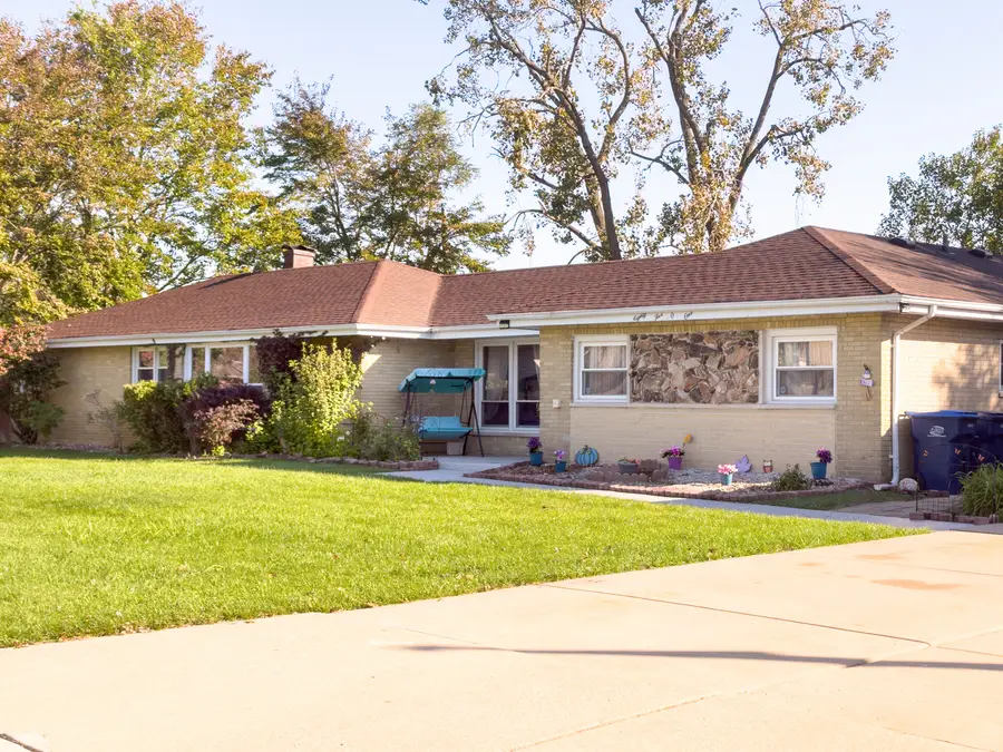 8501 S 82nd Court, Hickory Hills, IL 60457 - #2