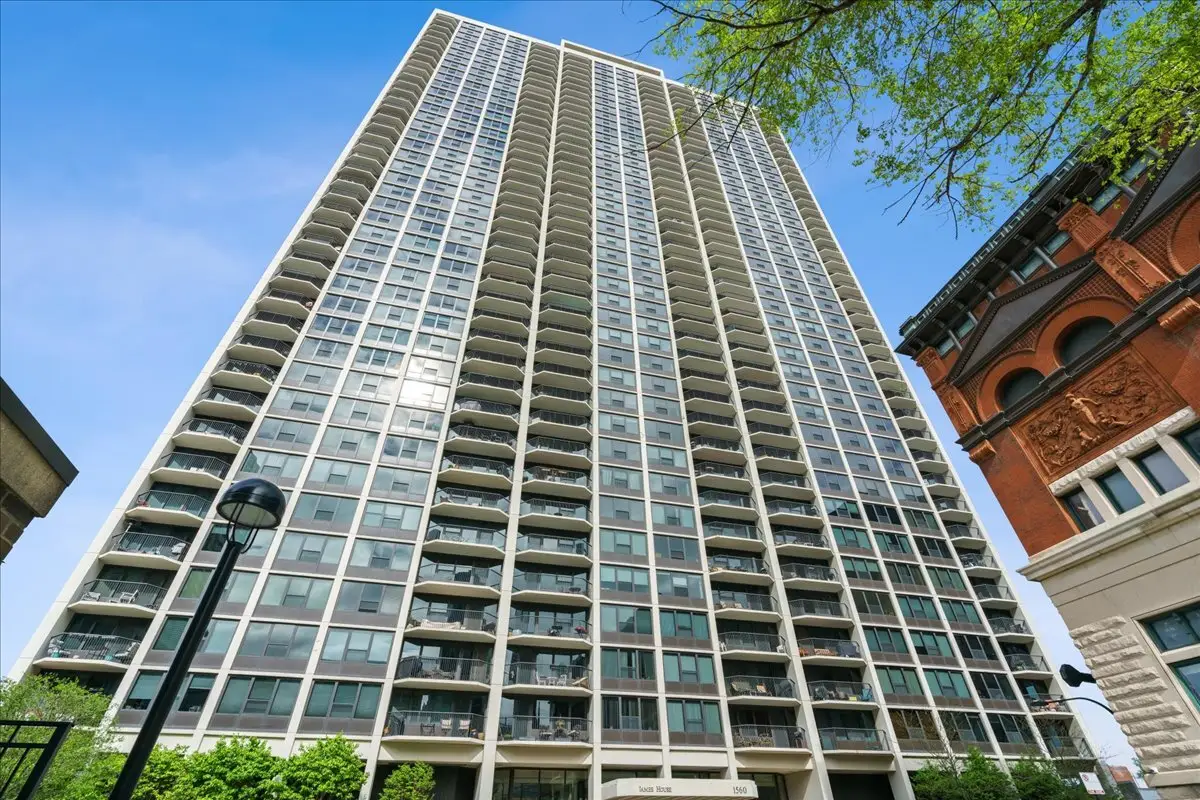 1560 N Sandburg Terrace #4003J, Chicago, IL 60610 - #1