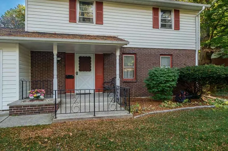 823 Coolidge Place, Rockford, IL 61107 - #2