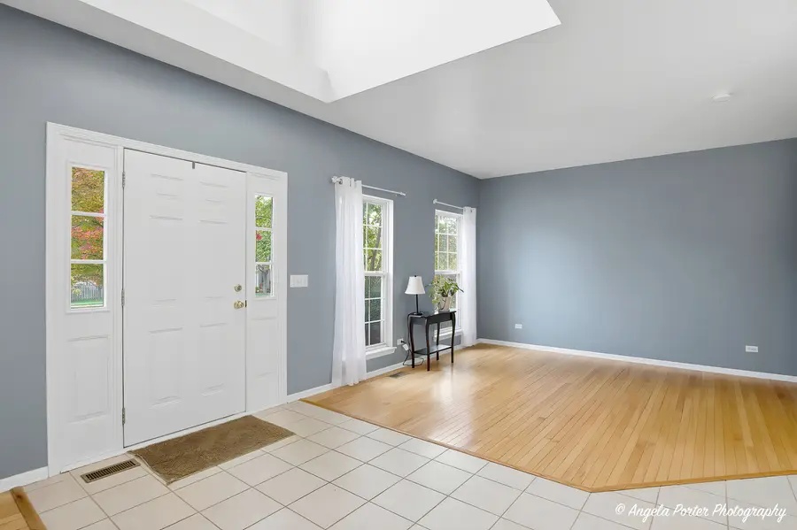 109 N Cross Trail, McHenry, IL 60050 - #2