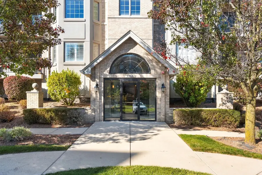 8505 Woodward Avenue #102, Woodridge, IL 60517 - #2