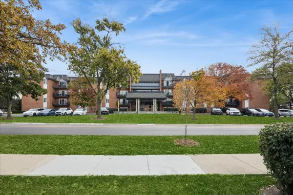 4221 Saratoga Avenue #115A, Downers Grove, IL 60515