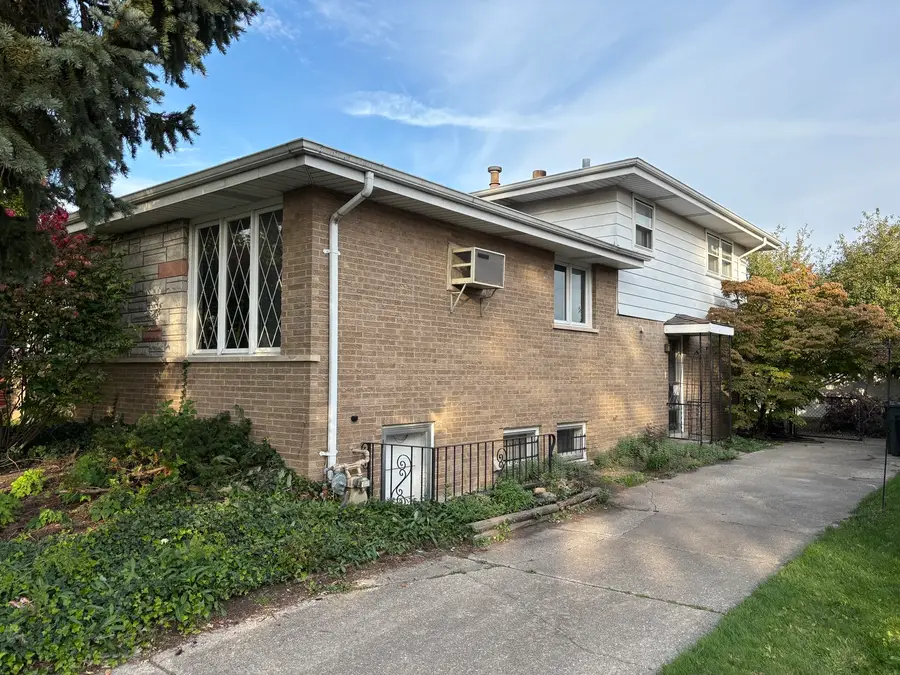 11001 S Kilbourn Avenue, Oak Lawn, IL 60453 - #2