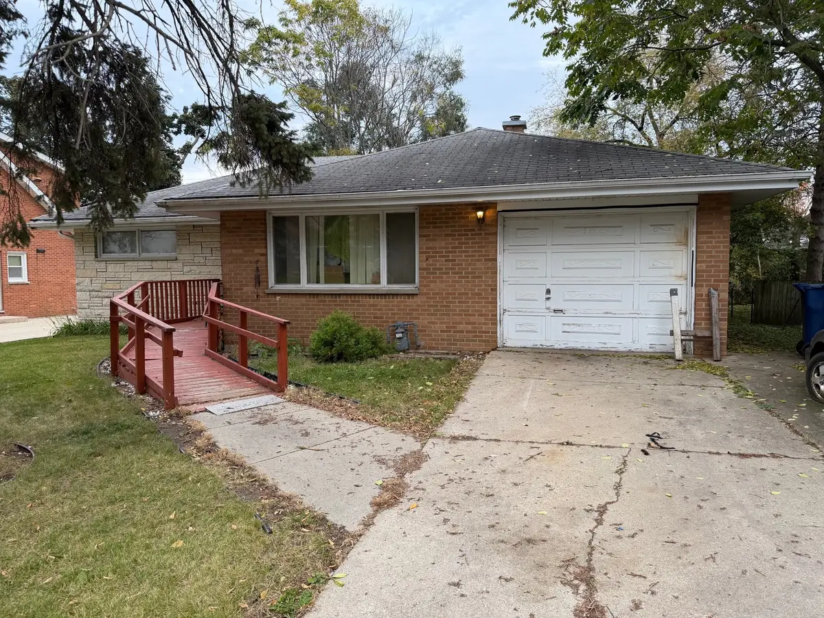 27 Worack, Waukegan, IL 60085 - #1