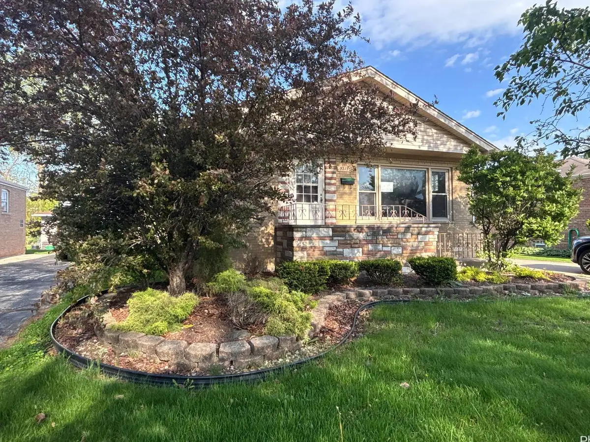 9215 S Hamlin Avenue, Evergreen Park, IL 60805 - #1