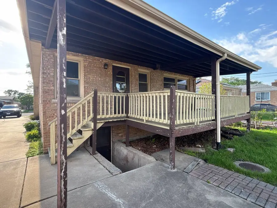 9215 S Hamlin Avenue, Evergreen Park, IL 60805 - #3