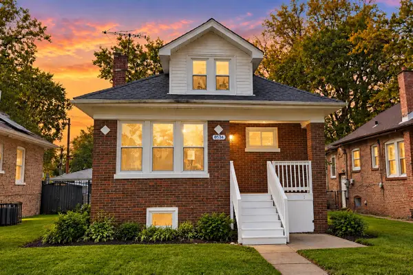 8534 S Rhodes Avenue, Chicago, IL 60619
