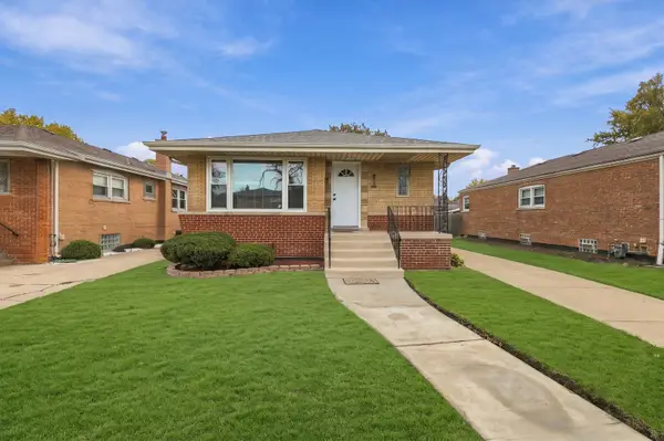 8729 S Fairfield Avenue, Evergreen Park, IL 60805