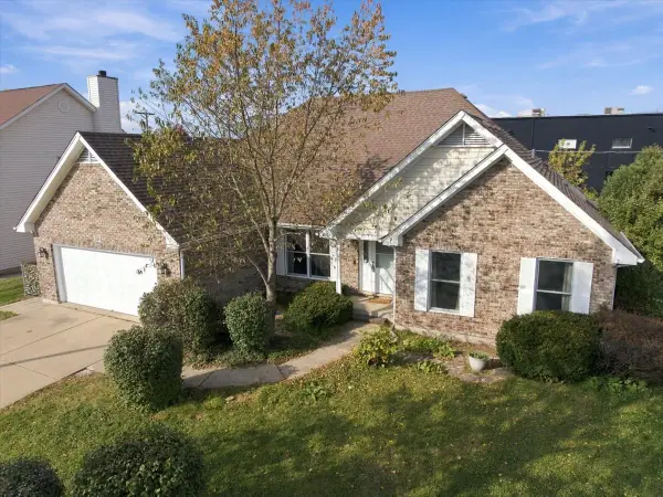 208 Rosewood Court, Westmont, IL 60559