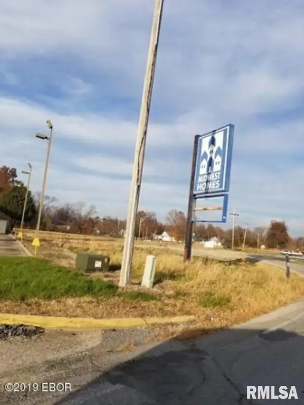 000 E Plaza Drive, Carterville, IL 62918