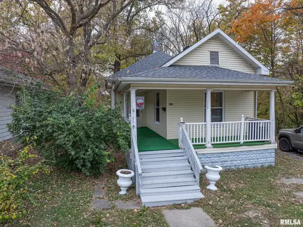 727 N Broadway Avenue, Salem, IL 62881-1305