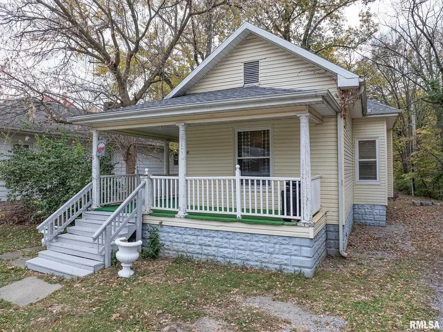 727 N Broadway Avenue, Salem, IL 62881-1305 - Image #2