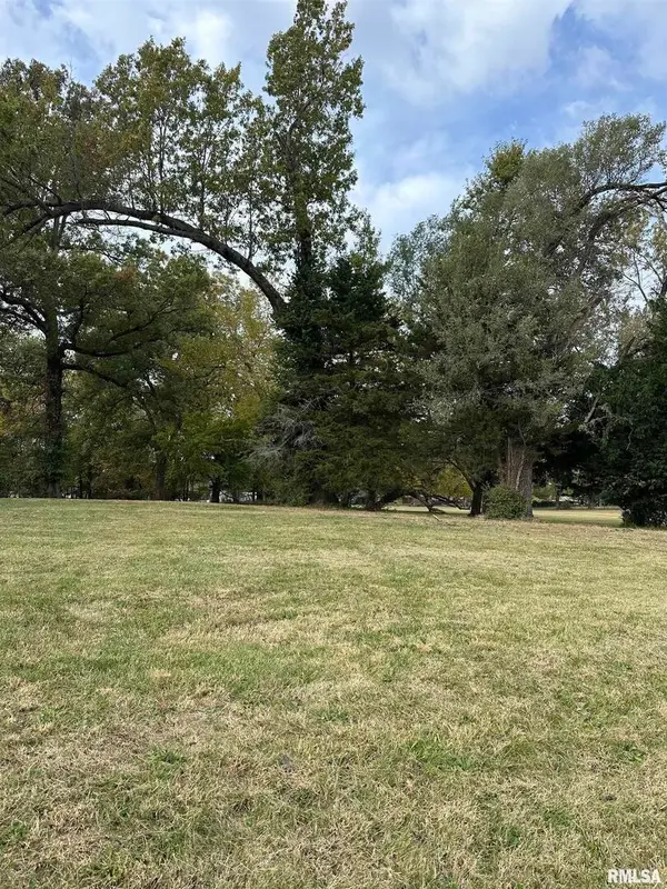 1223 S Washington Street, Duquoin, IL 62832