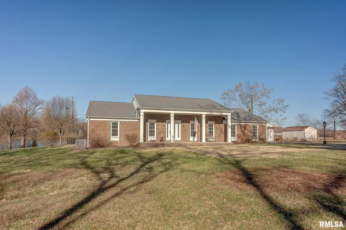 333 N Lakeview Drive, Salem, IL 62881 - Image #1