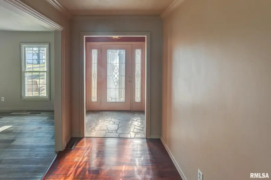 333 N Lakeview Drive, Salem, IL 62881 - Image #2