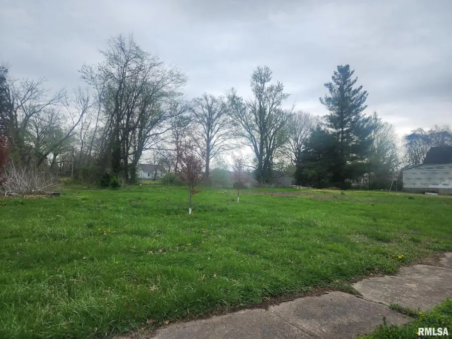 218 Madison Street, Benton, IL 62812-2132 - Image #2