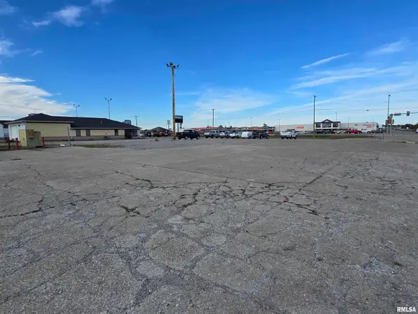 630 N Commercial Street, Harrisburg, IL 62946