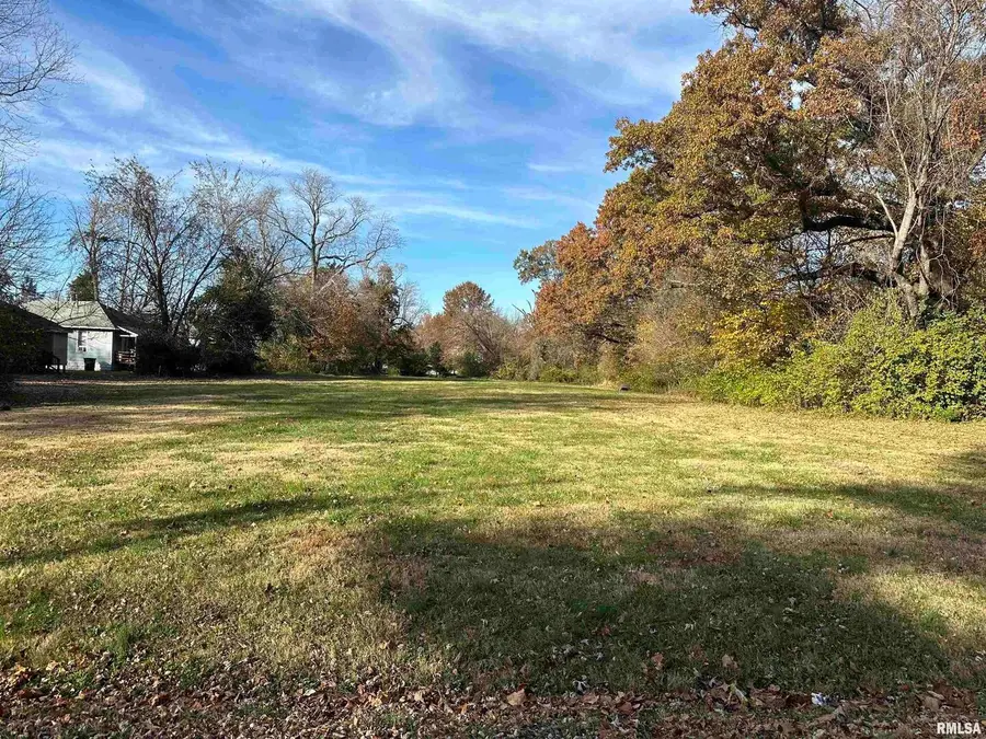 900 W Cherry Street, Carbondale, IL 62901 - Image #2