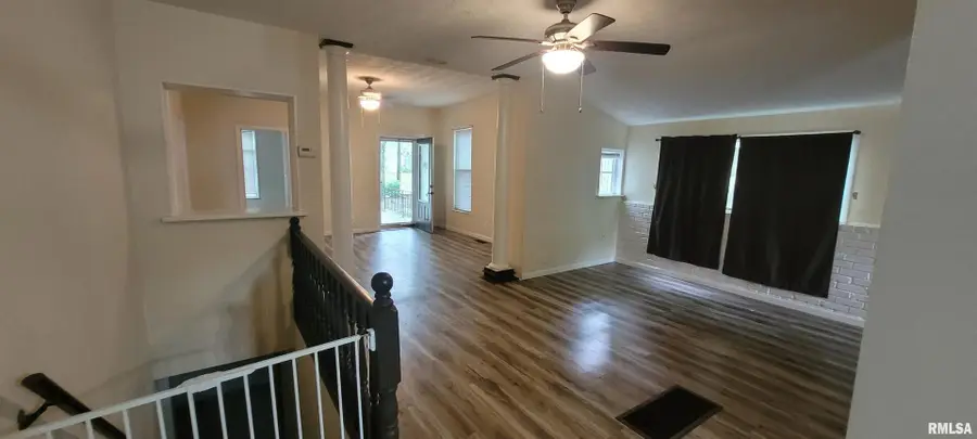 419 N Johnson Avenue, Mount Vernon, IL 62864 - #2