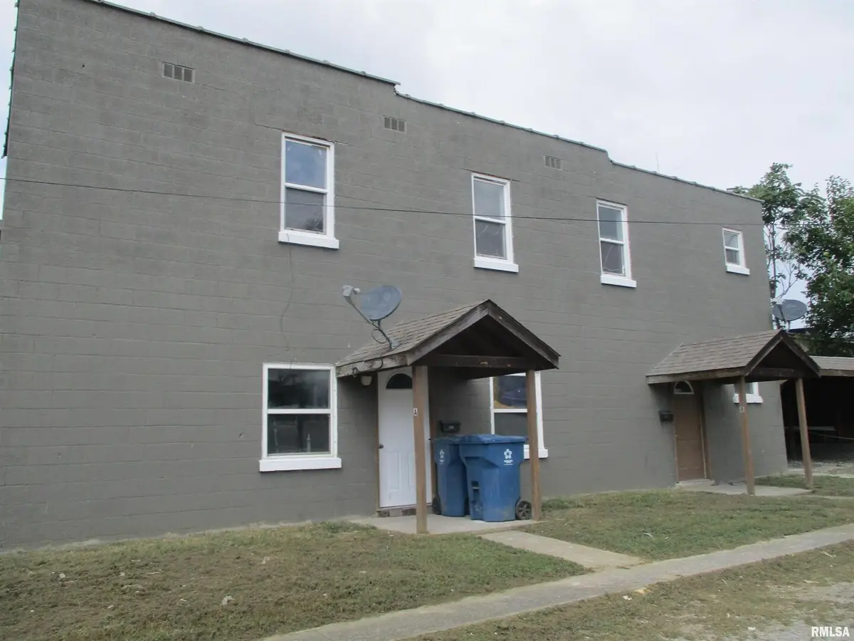 101 E Webster Street, Benton, IL 62812 - Image #1