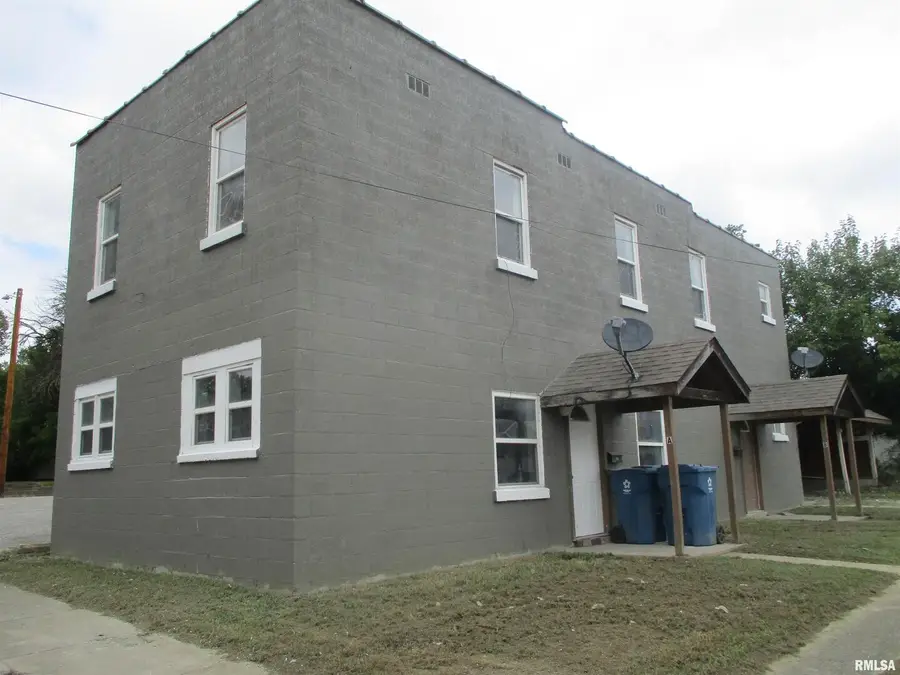 101 E Webster Street, Benton, IL 62812 - Image #2