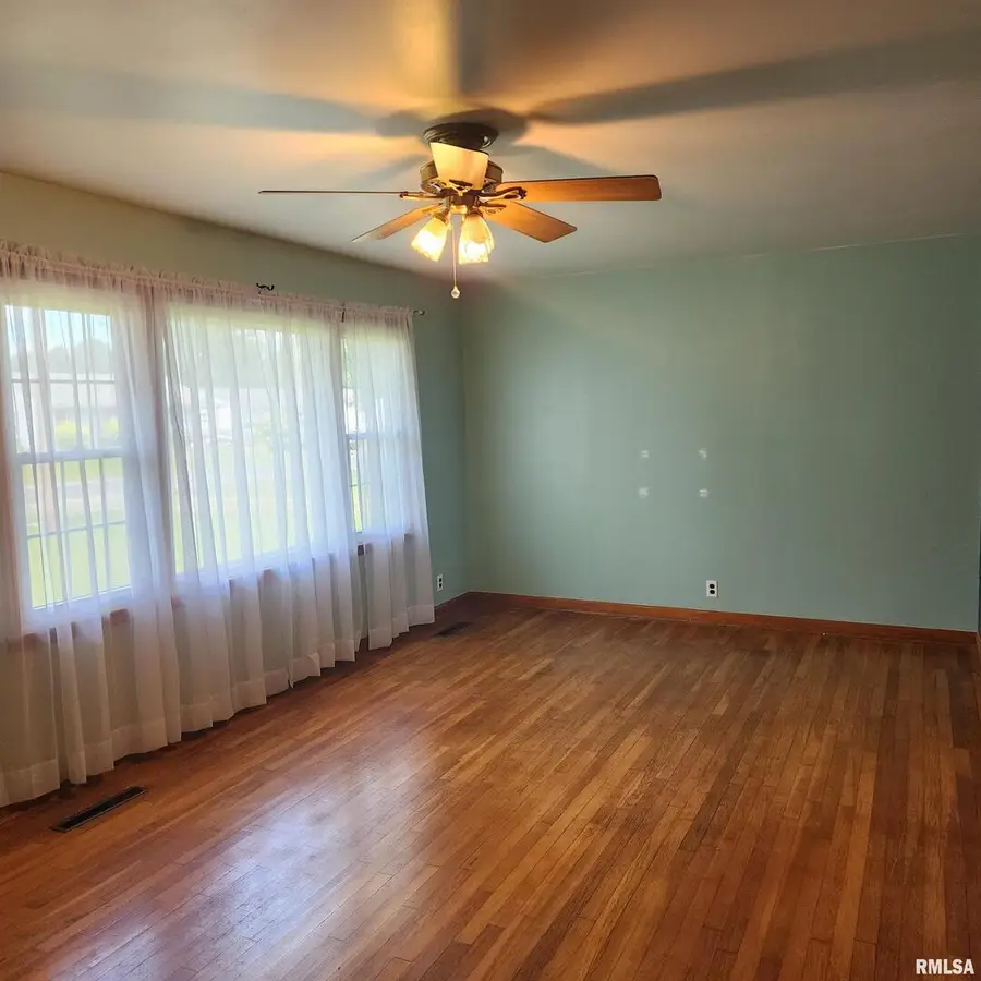 720 Birchwood Avenue, Flora, IL 62839 - Image #2