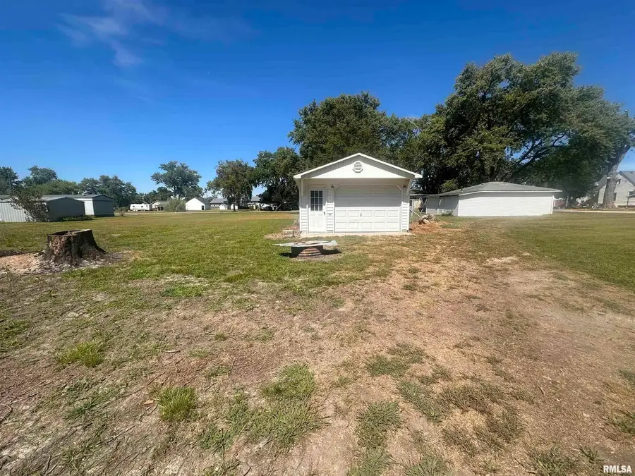 307 S Cherry Street, Iuka, IL 62849 - Image #3