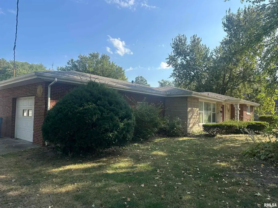 341 Mcfall Street, Benton, IL 62812 - Image #2