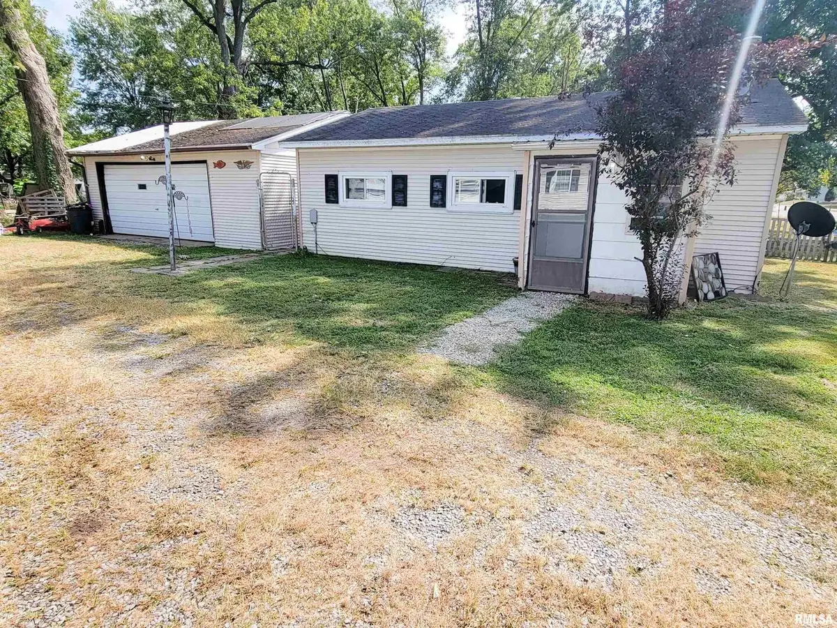 595 West Street, Louisville, IL 62858 - Image #1