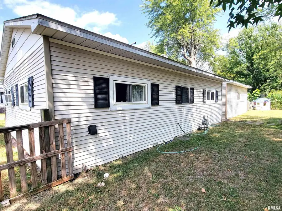 595 West Street, Louisville, IL 62858 - Image #2