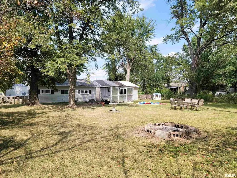 595 West Street, Louisville, IL 62858 - Image #3