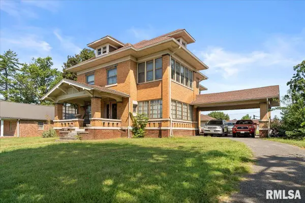 216 W Poplar Street, Harrisburg, IL 62946