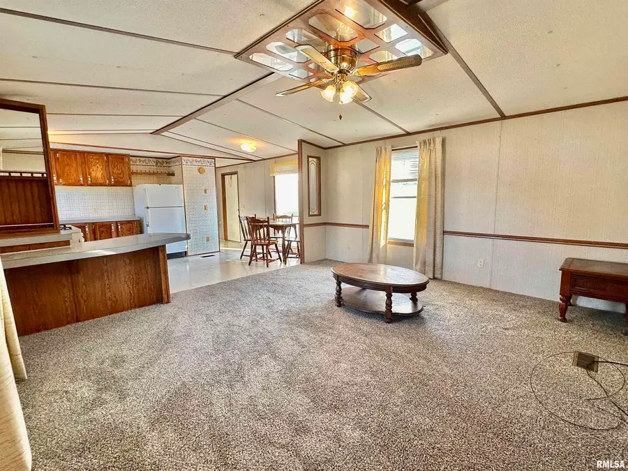 527 Washington Street Sw, Clay City, IL 62824 - Image #3