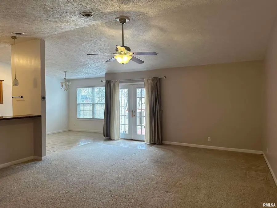 2020 E Creekwood Drive, Carbondale, IL 62901 - Image #2