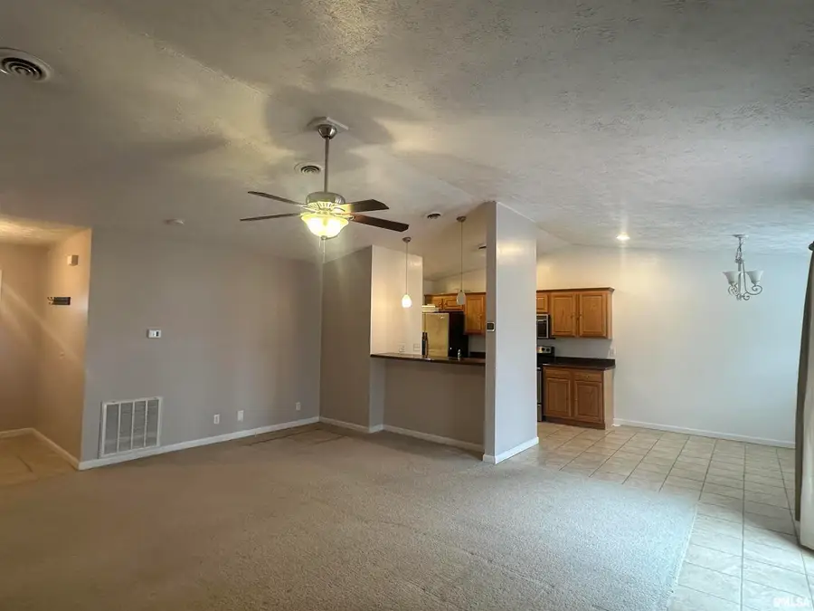 2020 E Creekwood Drive, Carbondale, IL 62901 - Image #3