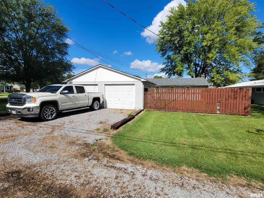 221 Hickory Street, Flora, IL 62839 - Image #2