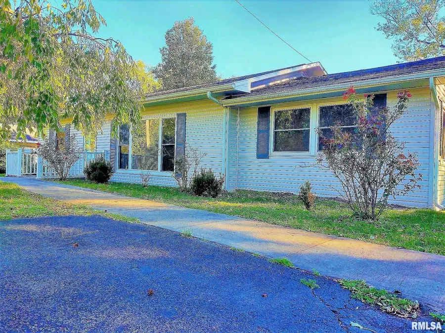 901 Locust Street, Vienna, IL 62995 - Image #2